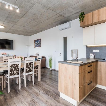 Perla Hradce 401 Apartment Hradec Kralove Bagian luar foto