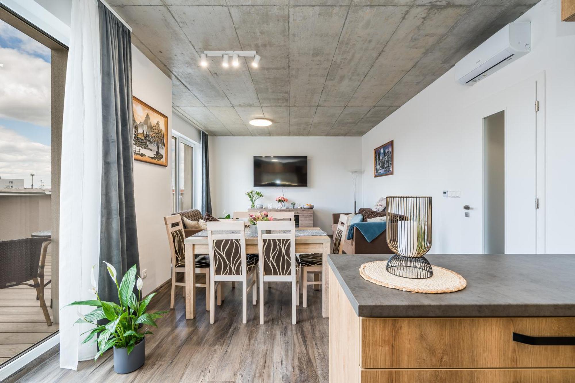 Perla Hradce 401 Apartment Hradec Kralove Bagian luar foto