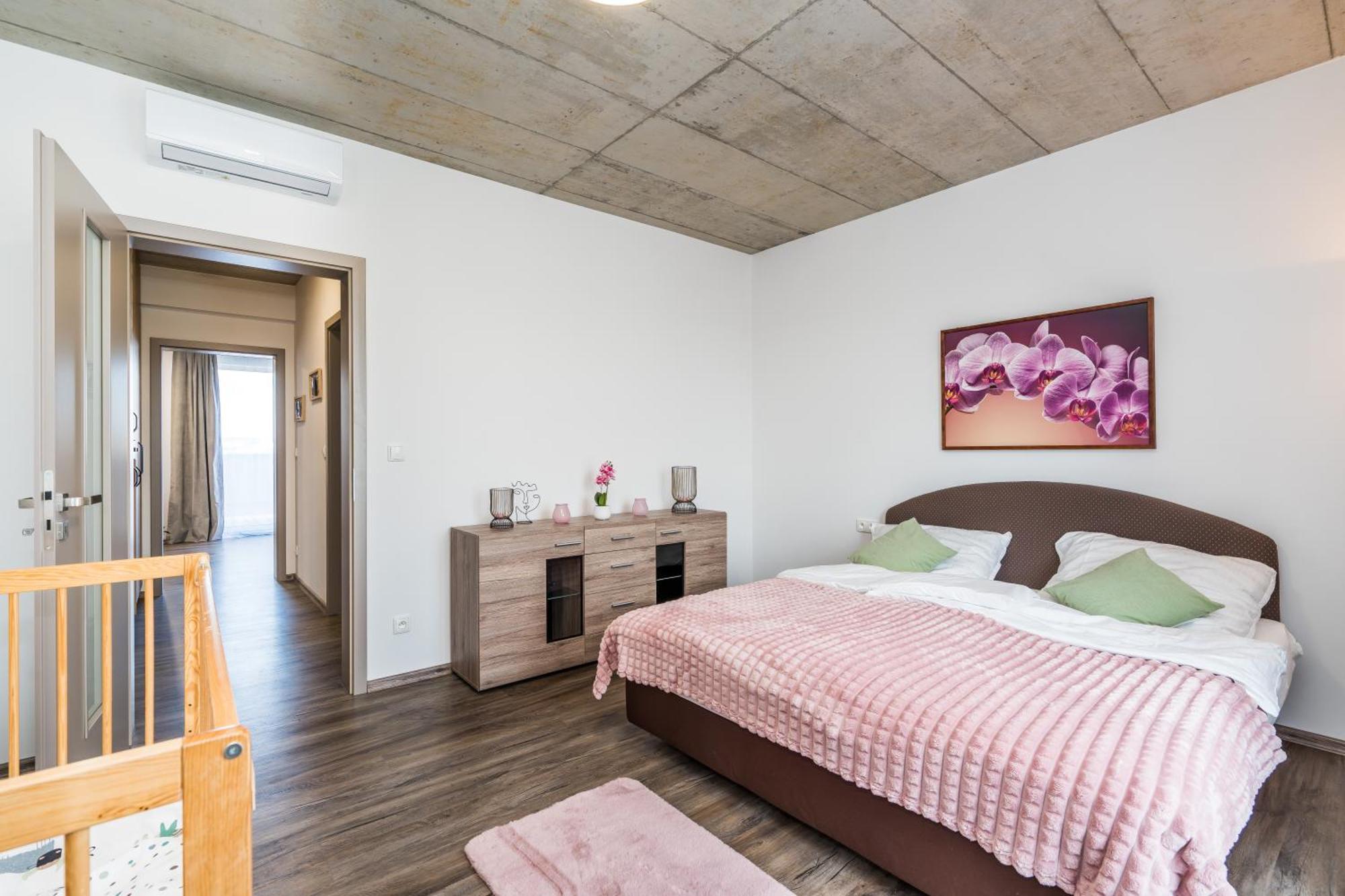 Perla Hradce 401 Apartment Hradec Kralove Bagian luar foto