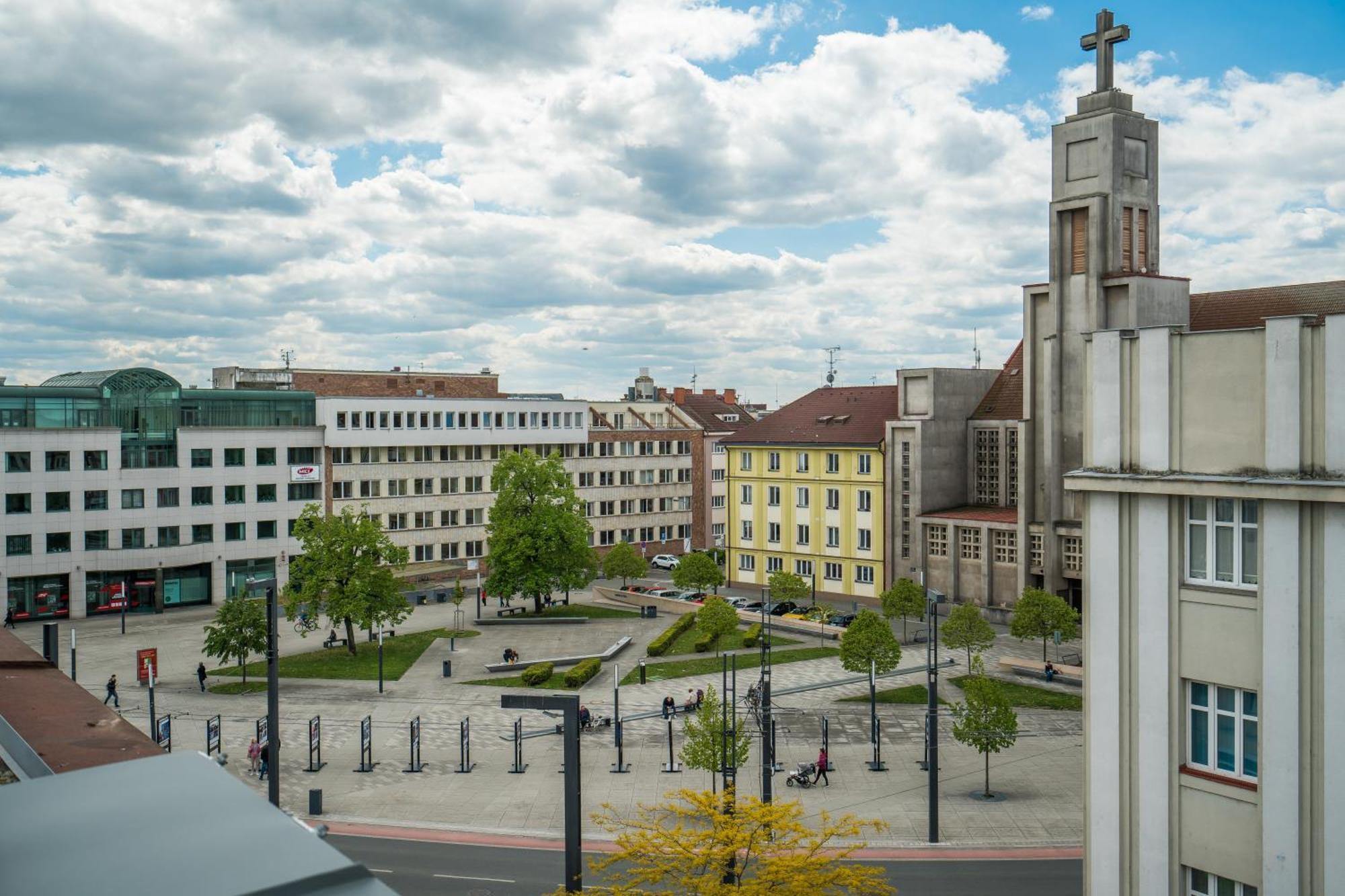 Perla Hradce 401 Apartment Hradec Kralove Bagian luar foto